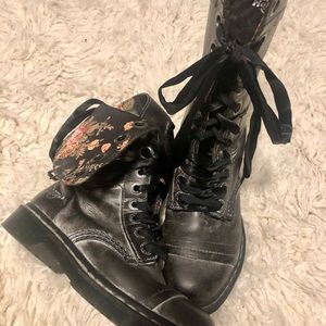 Doc Marten- Aimillie Boots.